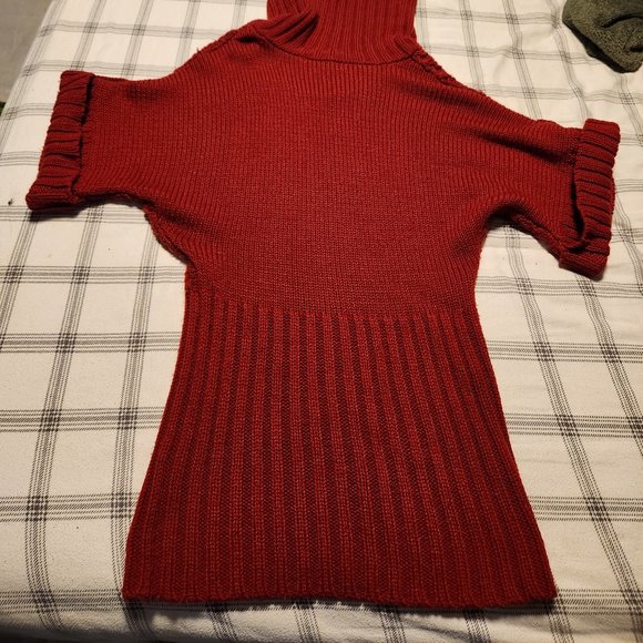 Beautiful knit red sweater - Picture 3 of 7